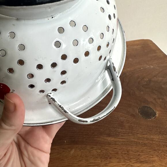 Vintage 1983 Teleflora Strawberry Enamel Colander - Picture 8 of 10